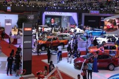 Không vồ vập ô tô giảm giá cuối năm, vẫn chờ 2018