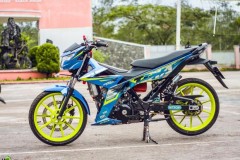 Suzuki Satria 150 độ chất "ngất ngây" với đồ chơi giá trị của biker Việt