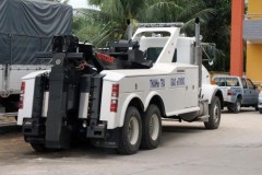 Xe kéo hạng nặng Kenworth xuất hiện tại BOT Cai Lậy