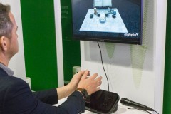 [CES18] Tương tác không chạm nhưng vẫn có cảm giác trên bàn tay nhờ cảm biến sóng âm Ultrahaptics