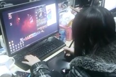 "Chơi game" quả lắm công phu, bảo sao biết bao người mê game đến độ... FA