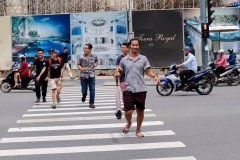 Đi bộ sai luật cũng có thể ngồi tù kể từ 1/1/2018, anh em có biết chưa?