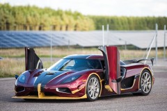 Koenigsegg Agera RS 1.160 mã lực mất kiểm soát, va quệt với đường ray tàu hỏa