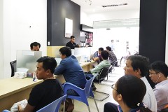 Nhiều người cho rằng Apple có vẻ như đang "bán pin với giá rẻ"