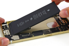 Người dùng Việt Nam được thay pin iPhone với giá 730.000 đồng