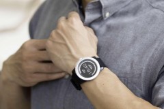PowerWatch chạy bằng năng lượng... cơ thể, không lo hết pin