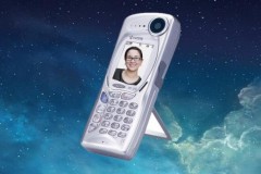 Kyocera VPP-210 là chiếc điện thoại thương mại đầu tiên được trang bị camera