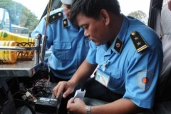 Hà Nội thu hồi 424 phù hiệu ô tô do tái vi phạm