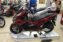 Cận cảnh Honda PCX 2018 mới bán ra tại Việt Nam