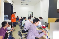 Trung tâm bảo hành Apple quá tải khách tới thay pin iPhone