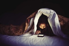 Không nên dùng smartphone để thay cho đồng hồ báo thức