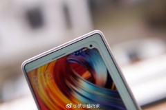 Báo cáo mới tiết lộ màn hình được trang bị trên Mi Mix 2S và Mi 7