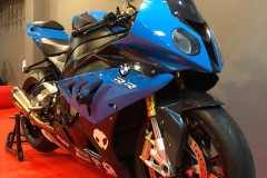 BMW S1000RR vẻ đẹp khởi tạo từ màu xanh Petronas