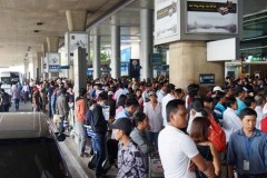 Chôn chân tại bến xe, sân bay ngày Tết