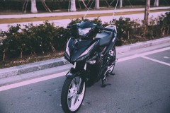 Exciter 150 độ - khoe dáng đầy nghệ thuật trên nóc hầm Quận 2