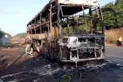 Hành khách bỏ chạy toán loạn vì xe bất ngờ bốc cháy