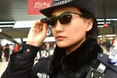 Cảnh sát Trung Quốc kiểm soát du khách bằng kính nhận diện khuôn mặt