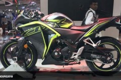 CBR250R 2018 xuất hiện với phần đầu được thiết kế lại, trang bị đèn pha LED hiện đại