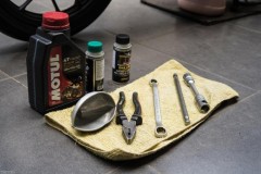 Hướng dẫn các bước thay nhớt xe máy tại nhà