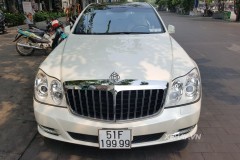 Maybach 62S với ngoại thất màu trắng muốt cùng biển số tứ quý 9 xuất hiện trên phố