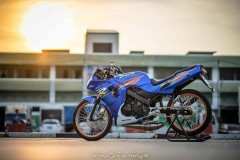 Kawasaki Kips 150 độ mang nét đẹp vi diệu trong khung cảnh bình minh