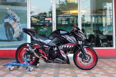 Kawasaki Z300 hầm hố với thiết kế tem cực ngầu qua dàn áo đấu Cá mập Shark