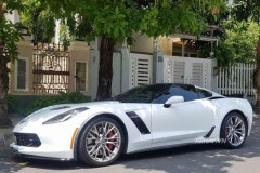 Chevrolet Corvette C7 Z06 được chủ nhân cho "tắm nắng" trước cửa nhà