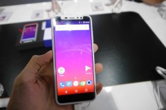 iLA X đã bắt chước iPhone X một cách không thể lố bịch hơn