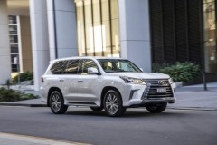 Lexus LX 450d xuất trận với hành trình 1.000km/bình dầu và 5 chỗ ngồi