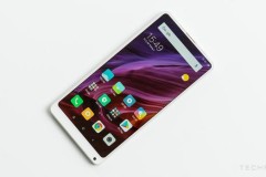 Rò rỉ video trên tay Mi Mix 2s phiên bản màu trắng trước ngày ra mắt