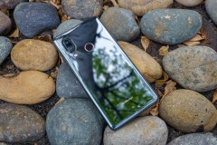 Trên tay Sharp Aquos S3 giá gần 9 triệu đồng vừa được ra mắt