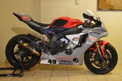 Yamaha R1 'Cá trê' cộm cán với cấu hình khủng