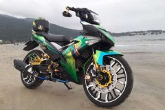 Exciter 150 độ đa dạng màu sắc khoe dáng bên bờ biển Đà Nẵng