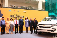 Hãy thắt dây an toàn cho trẻ em ngồi trong ô tô