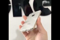 Hình ảnh thực tế iPhone SE 2: Vẫn còn jack tai nghe 3.5 mm, hỗ trợ sạc không dây
