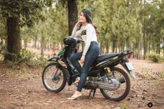 Jupiter nguyên thủy yếm mềm bên bóng hồng nóng bỏng của biker Gia Lai