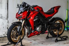Kawasaki Z1000 nổi bật với tone màu Red Candy và loạt đồ chơi hàng hiệu