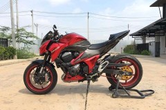 Kawasaki Z800 độ cực chất bên version đỏ crom