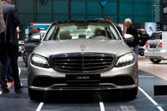 Mercedes lên tiếng giải thích vì sao C-Class 2019 không có hệ thống thông tin giải trí MBUX