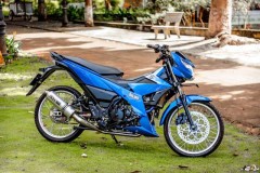 Raider 150 Fi độ kiểng so kè cùng 'con bò rừng' CBR1000RR