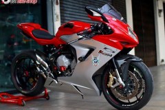 Siêu mô tô Ý MV Agusta F3 675 bắt mắt hơn với những phụ tùng đi kèm