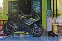 Honda CBR1000RR "cứng cáp" hơn khi khoác bộ cánh đen mờ và loạt đồ chơi hàng hiệu