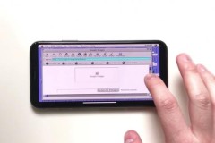 Lập trình viên cài đặt phần mềm siêu cũ vào iPhone X xem hoạt động ra sao