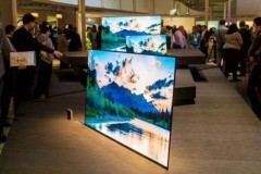 LG và Sony tiếp tục cuộc đua song mã trên thị trường TV OLED