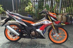 Sonic 150R độ với loạt đồ chơi hạng nặng trong bộ cánh Repsol