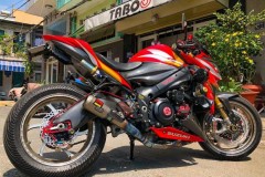 Chiêm ngưỡng vẻ đẹp của Suzuki GSX-S1000 lạnh lùng bên dàn chân hàng hiệu