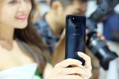Trên tay nhanh OPPO F7 phiên bản đen kim cương xem có gì đặc biệt