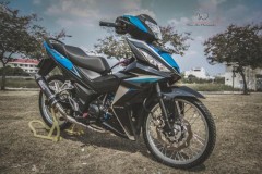 Winner 150 độ nhẹ nhàng khoe dáng cùng bè bạn