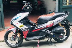 Air blade độ nhẹ nhàng khoe dáng nơi con hẻm vắng người