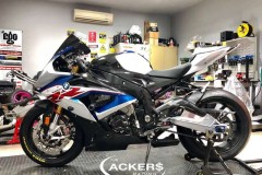BMW S1000RR vẻ đẹp kiêu sa của cá mập trên cạn